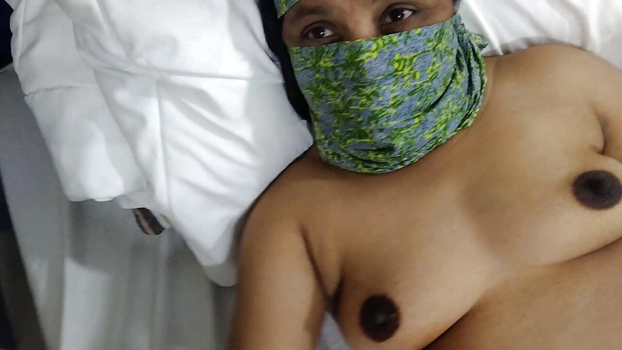 Брудний секс тітоньки Сусми з зятем у готельному номері