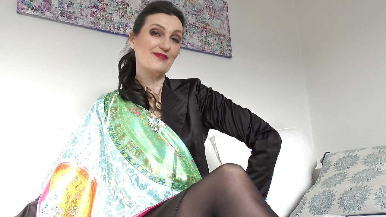 Saten fetişi: ateşli mastürbasyon oyunu, eteğime boşalma, Lady Victoria Valente