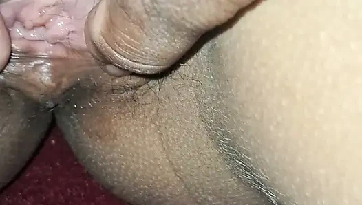 Mere Pati Ne Meri Chut Ragad Ragad Kar Mujhe Maza Diya
