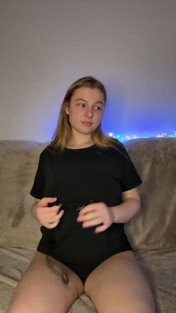 Fat model touching her tight pussy | Clip 1