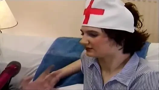 İngiliz sürtük hemşire sikiliyor