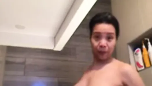 Sexy Filipina Jenny takes a shower