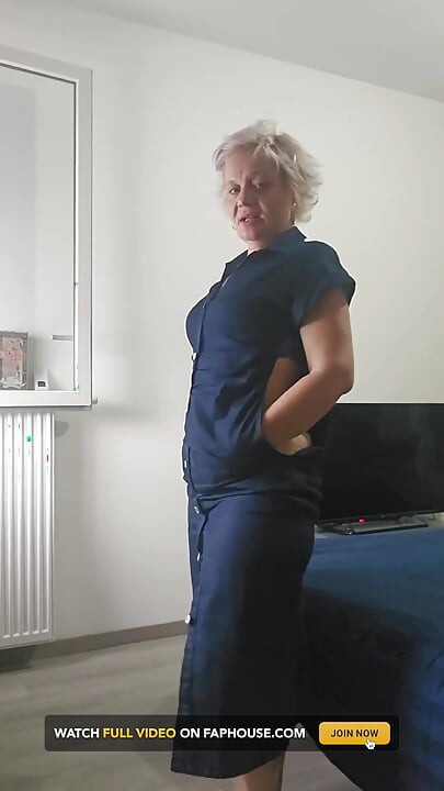 Bir MILF Orospu Striptizi