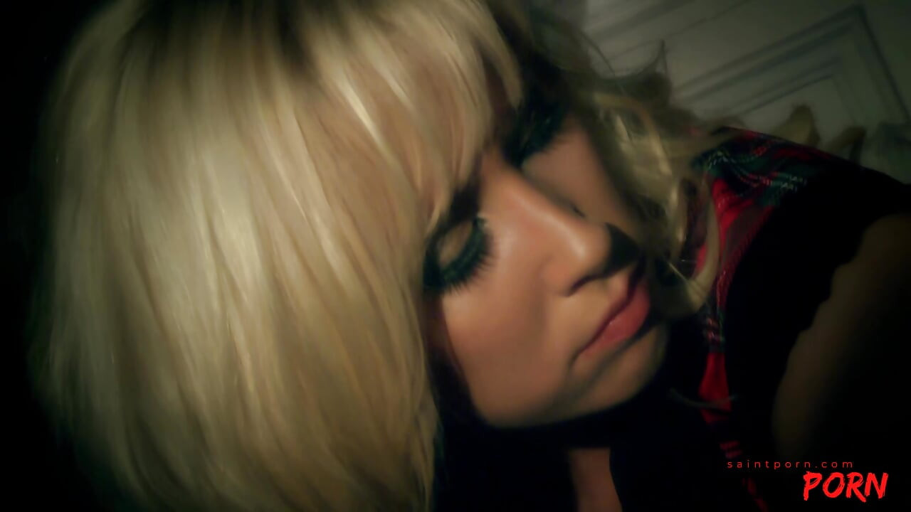 Stacey Lacey และเพื่อนร่านของเธอ ได้โปรดเพื่อนคู่หนึ่ง