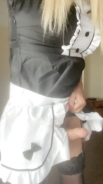 This sexy maid has very very thick cum. You can lick the screen