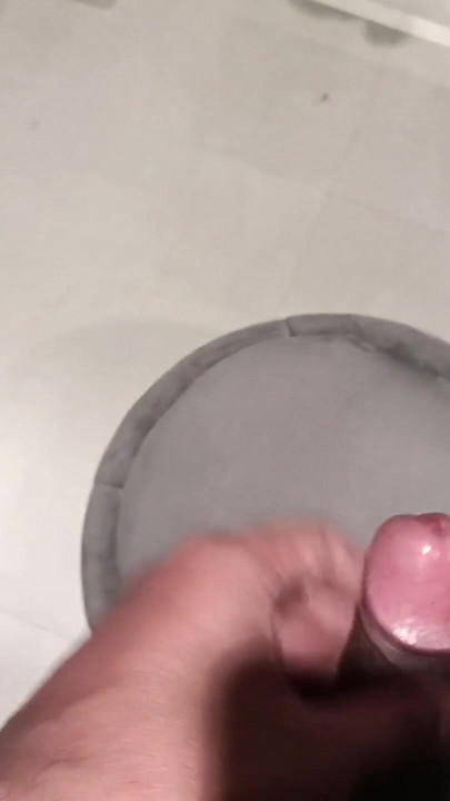 Beim Masturbieren in der Mall erwischt | Clip 2