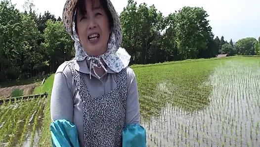 A076G05 While my husband is away! Nasty SEX in the great outdoors with a lewd mature woman enjoying AV shooting!