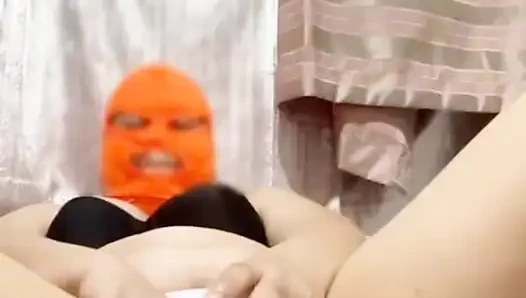 Ehefrau beobachtet mein video, während sie solo macht