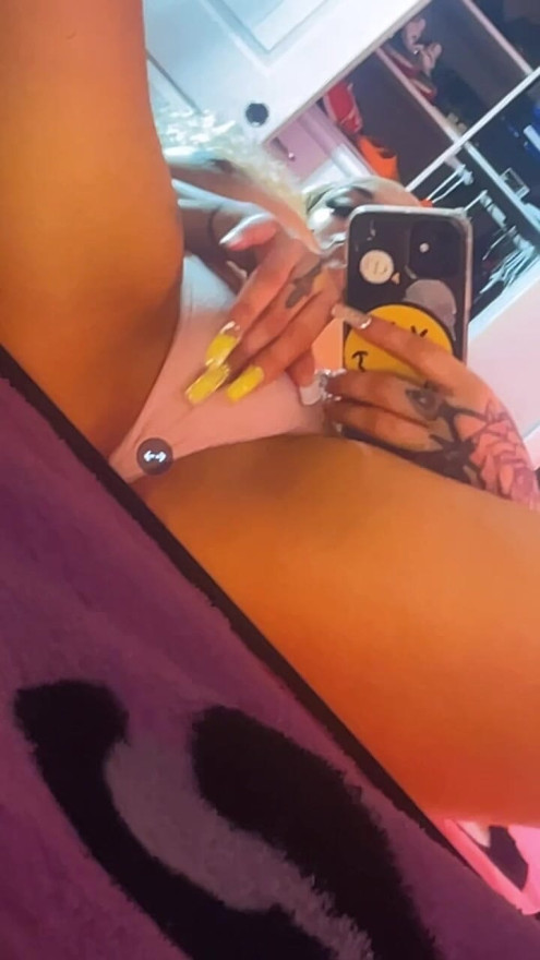 MY PUSSY GETS SOBWET WHEN I THINK ABOUT HER #LESBIANA #LESBIAN #STRAPON #EATMYASS