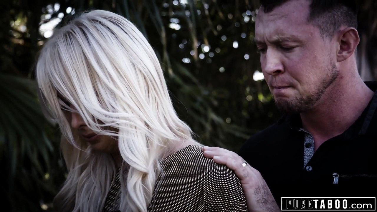 純粋なタブー、セクシートランスガールが悲しみの男をやる