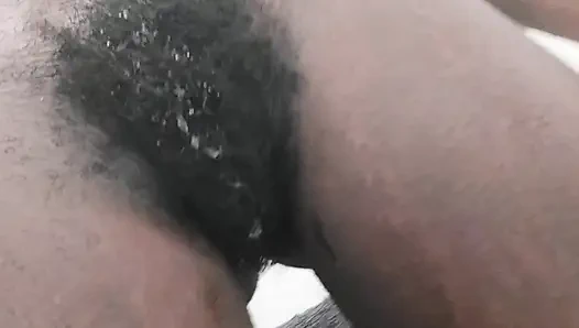 Bermain dengan memek basah