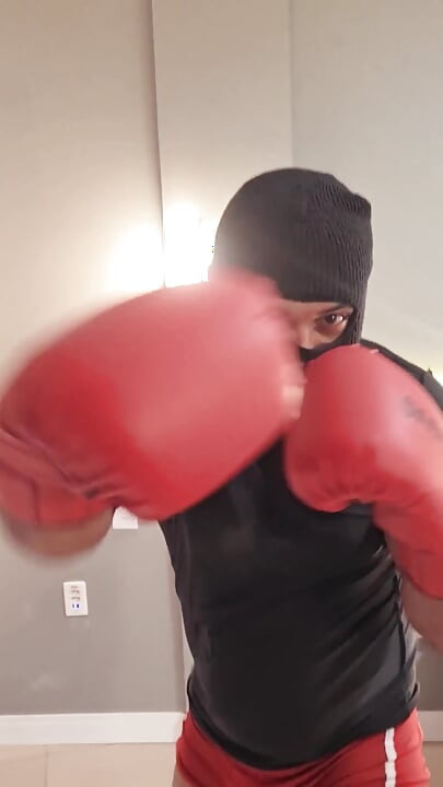 (rohes Video) Black Titan - POV Heavyweight Boxen Herausforderung