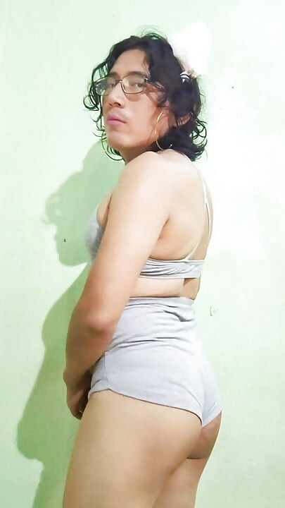 V shors a minisukni