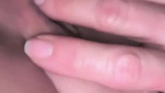 Hotmomof2502 is Masturbating