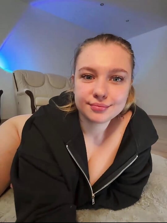 Close up fingering tight pussy with jucielussie