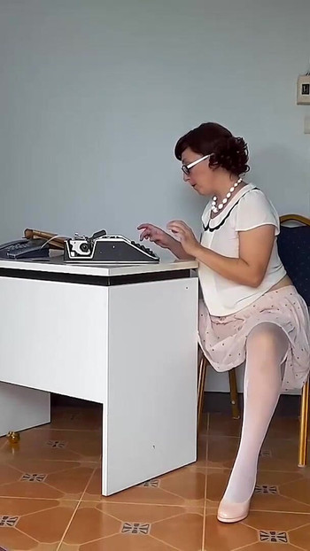 Spannender moment von "SeXretary sekretärin nackte büro-milf"