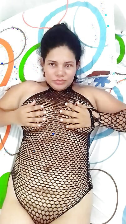 Hermosa chica mostrando su