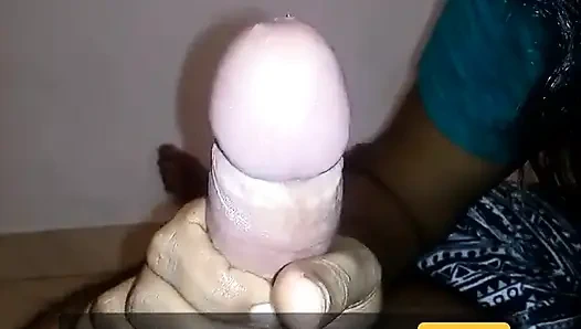 Cewek india dengan kontol besar ini dientot habis-habisan sampai dicrot di muka!