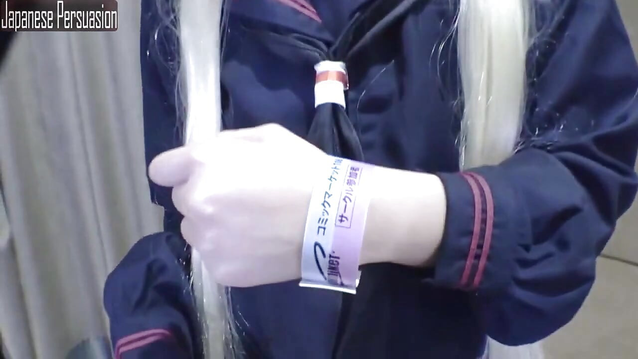 Szczupły zabawny nowicjusz powraca w stylu cosplay, ciesząc się odważnym i intensywnym kremówka - Angle3