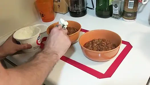 Cum Cooked 3 Leek Chili with Oil Handjob