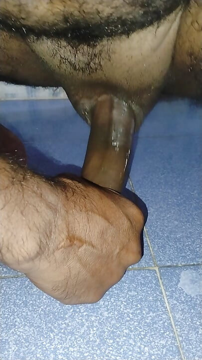Çok pürüzsüz ve son derece keyifli bir deneyim. Sikişmek için çok yararlı. Aloe vera ile penise masaj yapıyor.