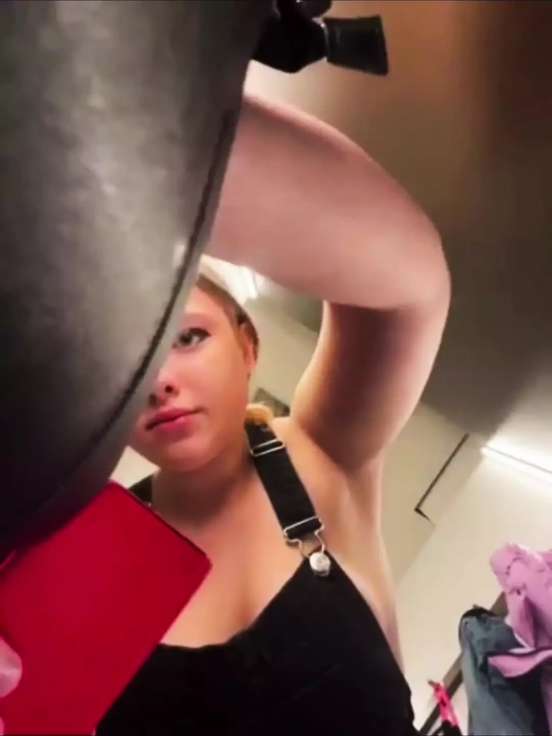 Masturbate in the fitting room