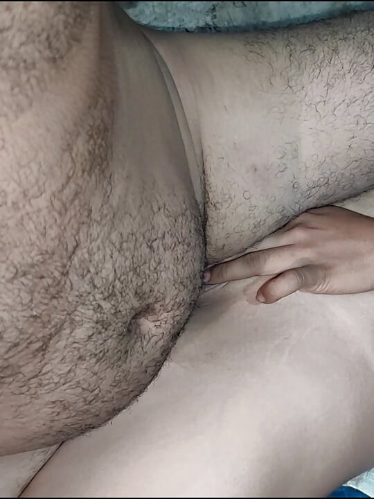 Virgin of +18 Rubs my Vaginal Lips and we end up having Sex in amateur homemade video.