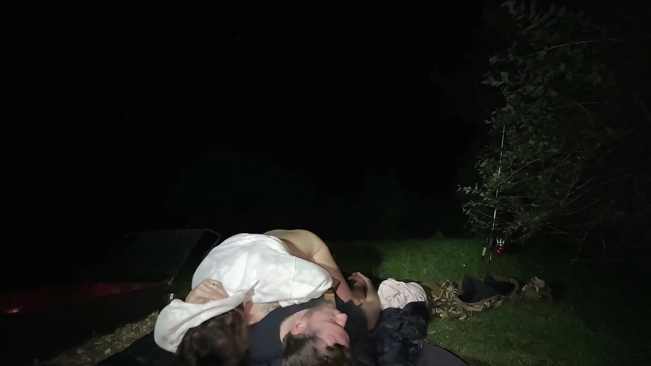 Sexo sensual al aire libre para que cualquiera lo vea