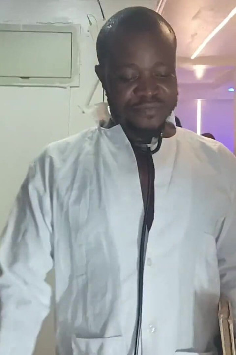 Doctore te rog, ajută-mă soțul meu nu mă poate satisface pizda mea umedă are nevoie de un futai dur