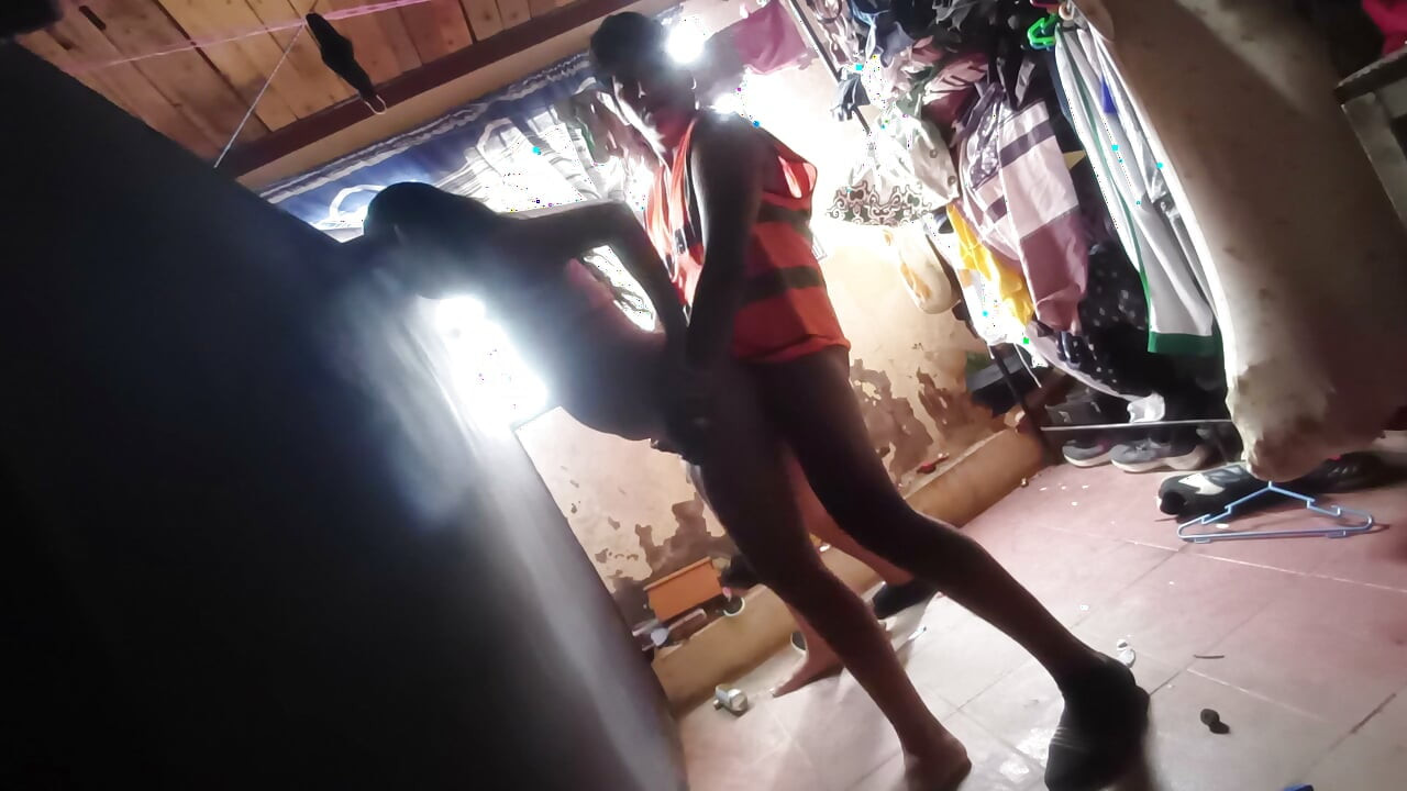 Albañil se folla a la hijastra del Jefe