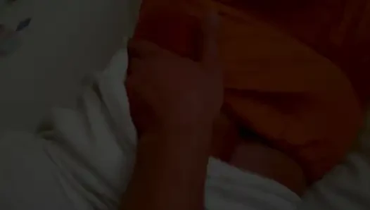 Ngentot tanteku habis-habisan di kamar gelap