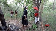 Guerrieri africani scopano missionario straniero