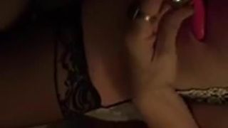 Ex benutzt glühenden Dildo an ihrer Muschi