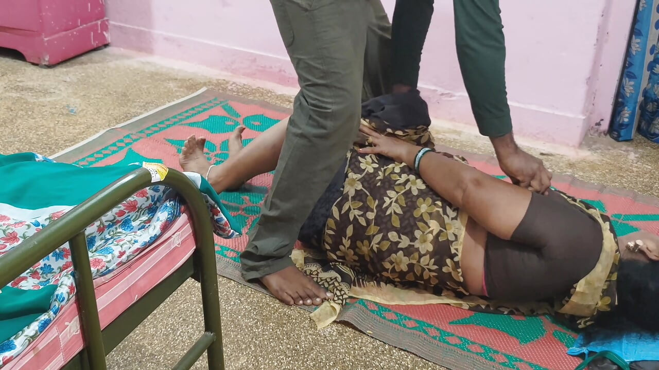 Aunty is touched here and there when she is alone at home, pussy licking with tongue