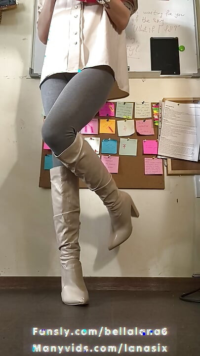 Squirting in my leggings and boots while teaching