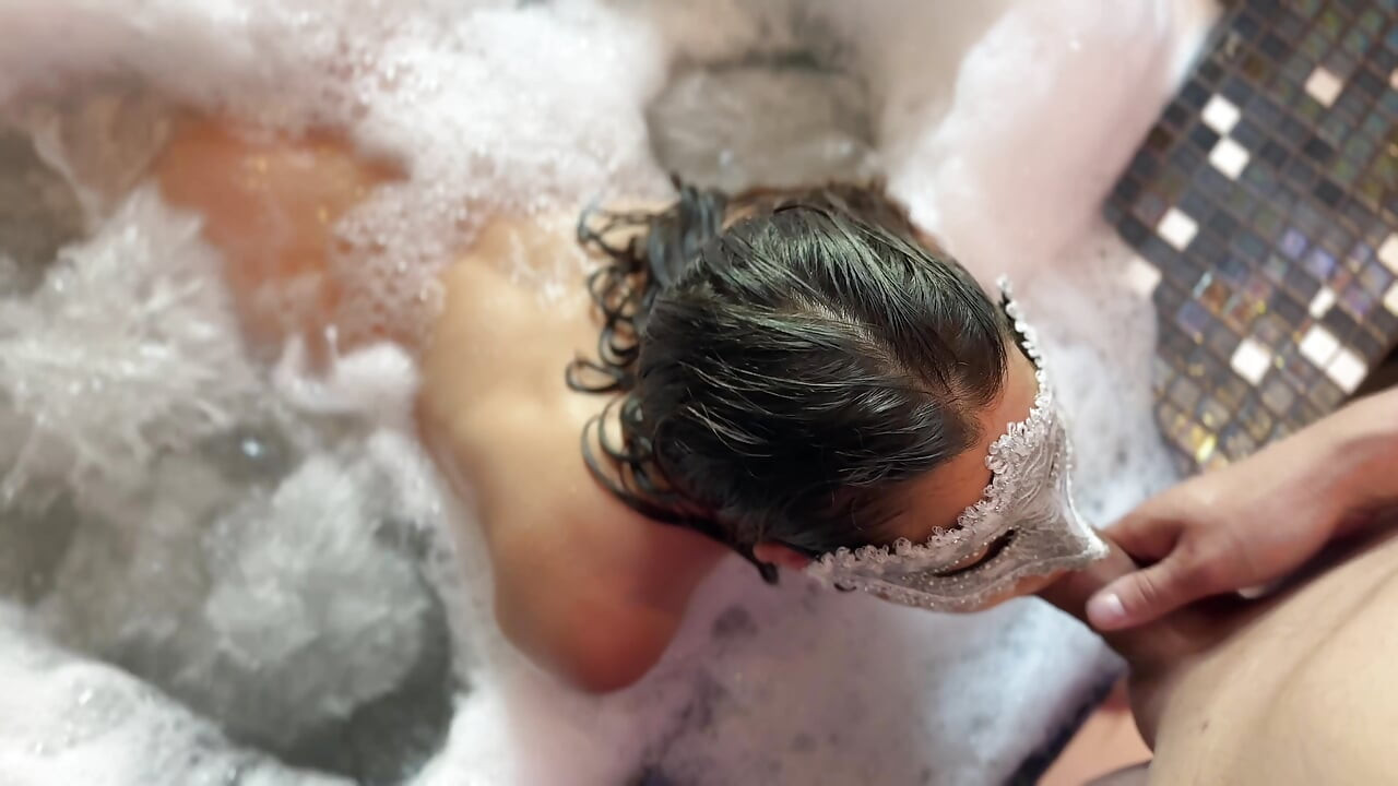 Hot Tub Fuck Fantasy - Cute Teen 18+ Amateur in Jacuzzi