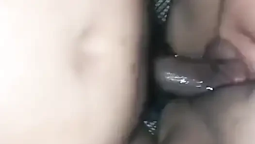 Eva o kadar çok sikişiyor ki onu ateşli sütle banyo yapıyor