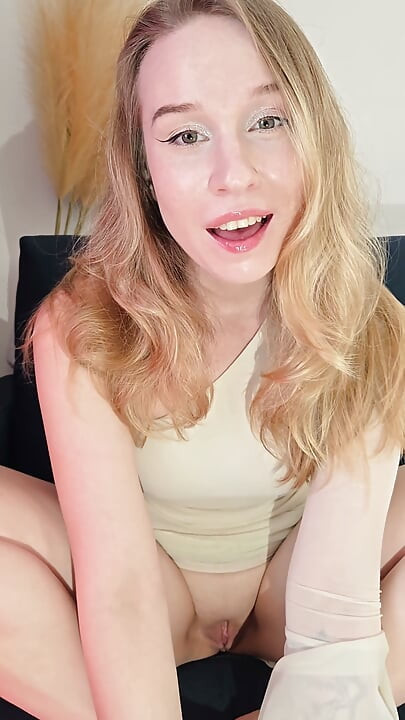 Alice Klay oferind o labă uimitoare cu picioarele, picioarele acoperite de spermă