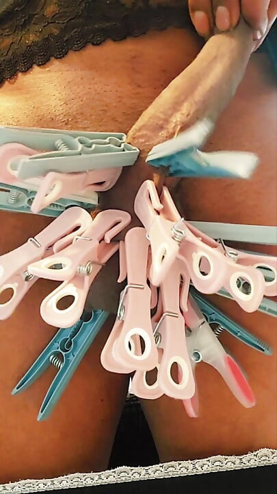 Kendimi Cezalandırma BDSM 21 mandalıyla toplarımı cezalandırdım ve zevkle inledim