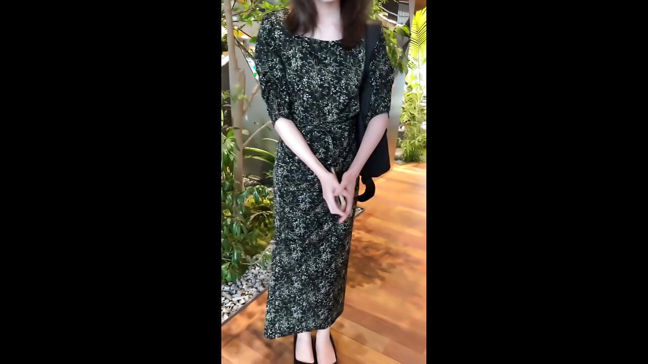 Part 1 "Put it out in the back" Sara (38), a single who hopes to get pregnant for the first time in 18 years. Massive to a beautiful mature woman who has many times stronger sexual desire than pregnancy