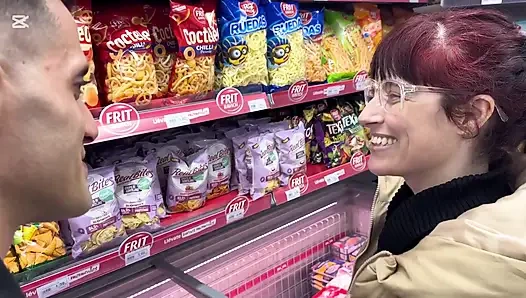 The Girl at the Supermarket Grabs My Dick and Ends up Inviting Me to Watch a Movie, I End up Fucking Her Hard.