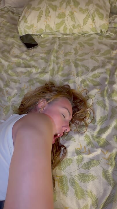 Rubia adicta al anal se lo tomó duro hasta que le dieron un facial