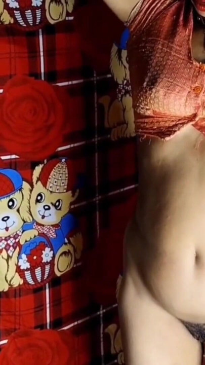 印度德西巴比全裸，她的陰部被操，屁股被從後面自慰，印地語熱紗麗脫光 | 短片 1