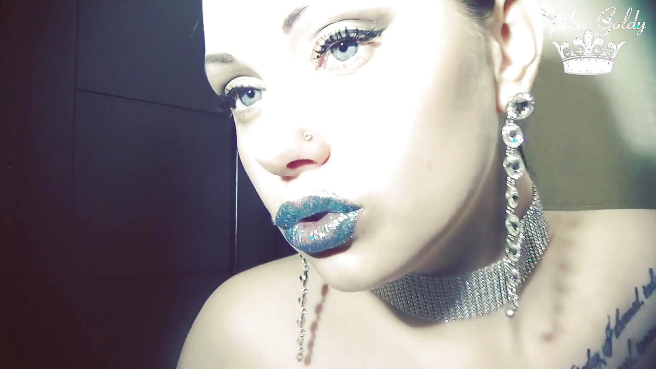 Blaue vagina-lippen riechen und anbetung