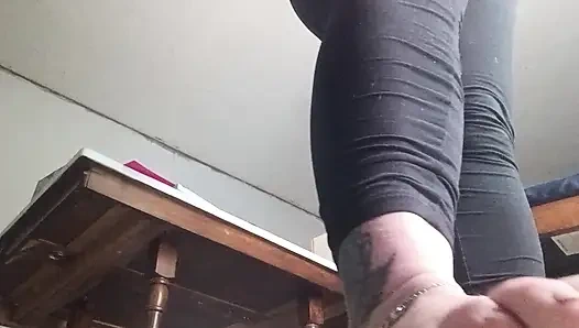 Пососи мои носки