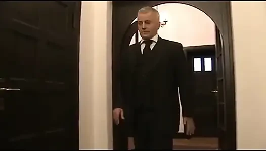 Avrupalı kızlar ateşli sürtük deliklerini çifte sikiyor!