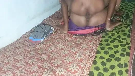 İlk kez komşu arkadaşımın bakire amcığını siktim