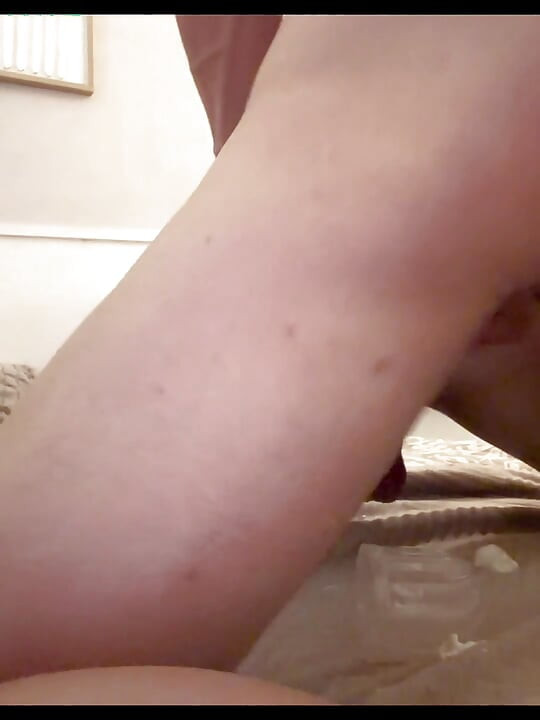 Mi mano en su culo cuando me desperté, cubierto de crema batida