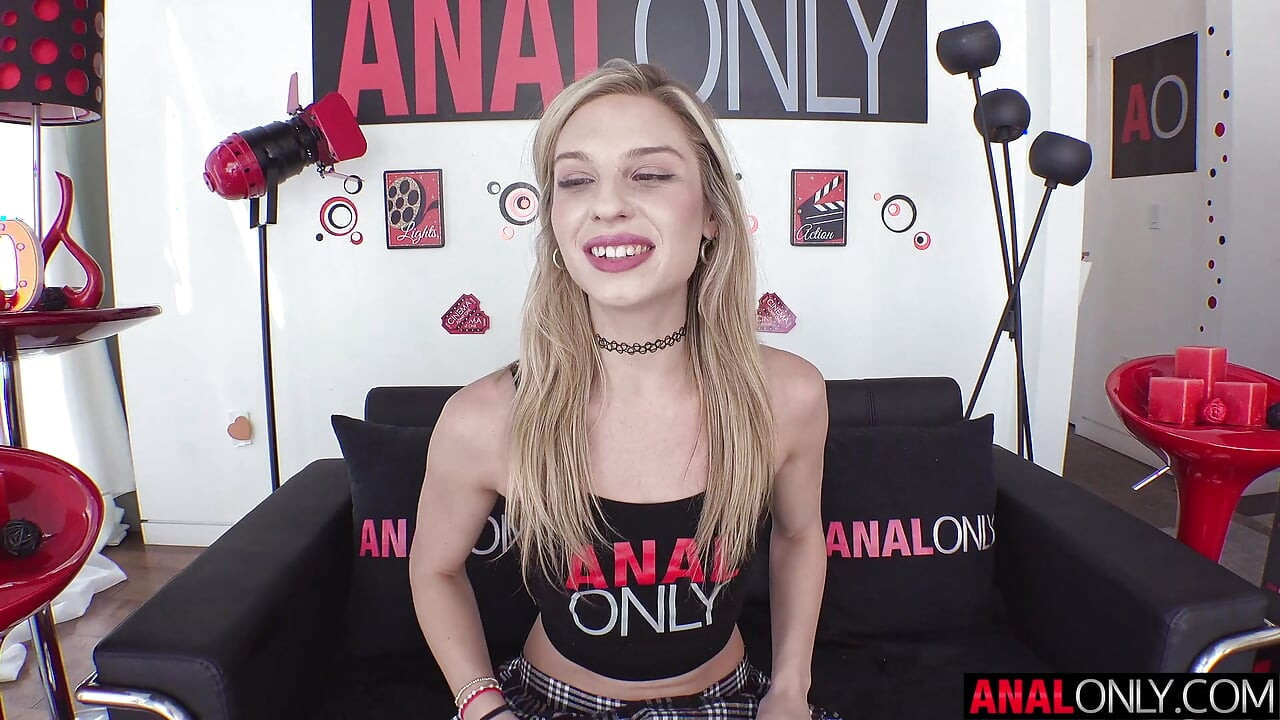 ANAL ONLY Kom og leg med Cheerleader Kait