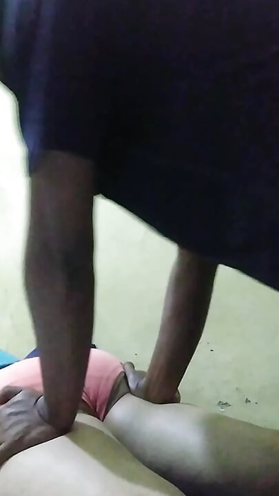 Masseuse gets beautiful and sexy female customers